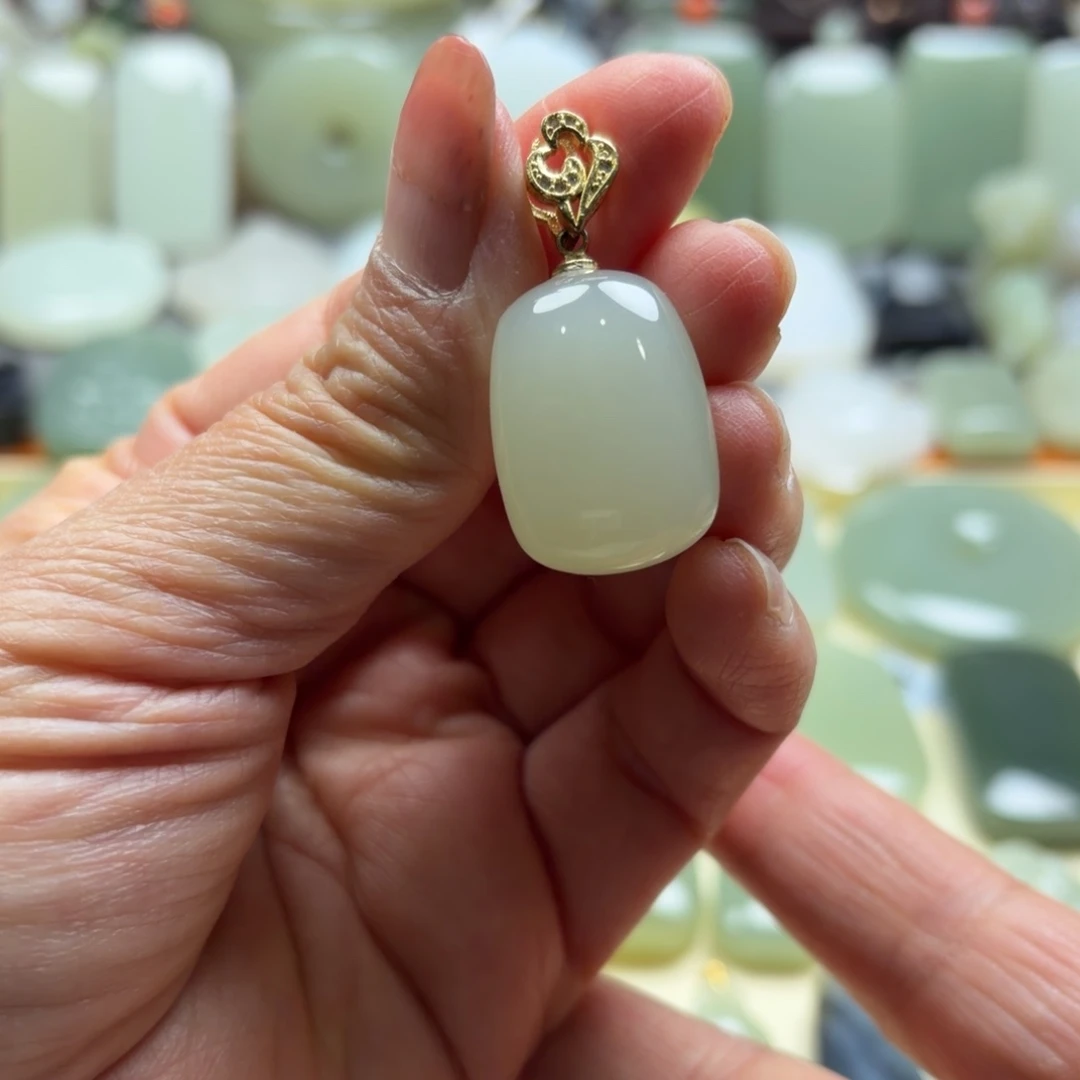 和田玉未镶嵌颈饰