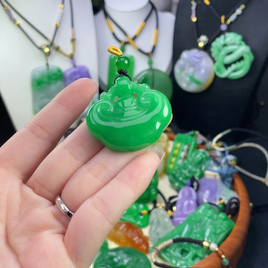 翡翠未镶嵌吊坠(赠链)