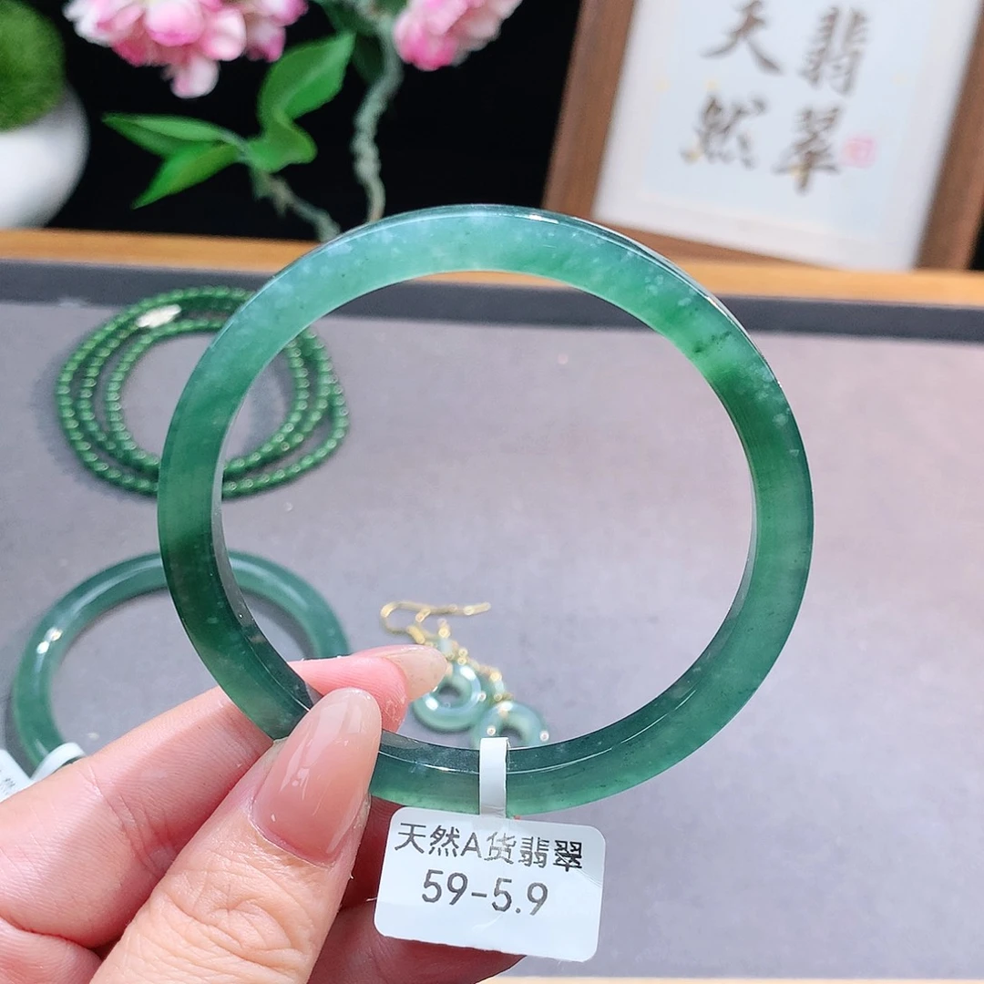 未镶嵌手镯（圆镯）翡翠