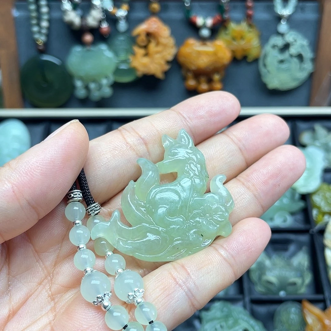 蛇纹石玉未镶嵌颈饰