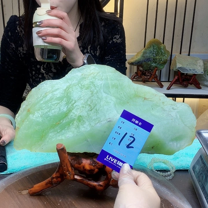 用***3蛇纹石玉未镶嵌原石