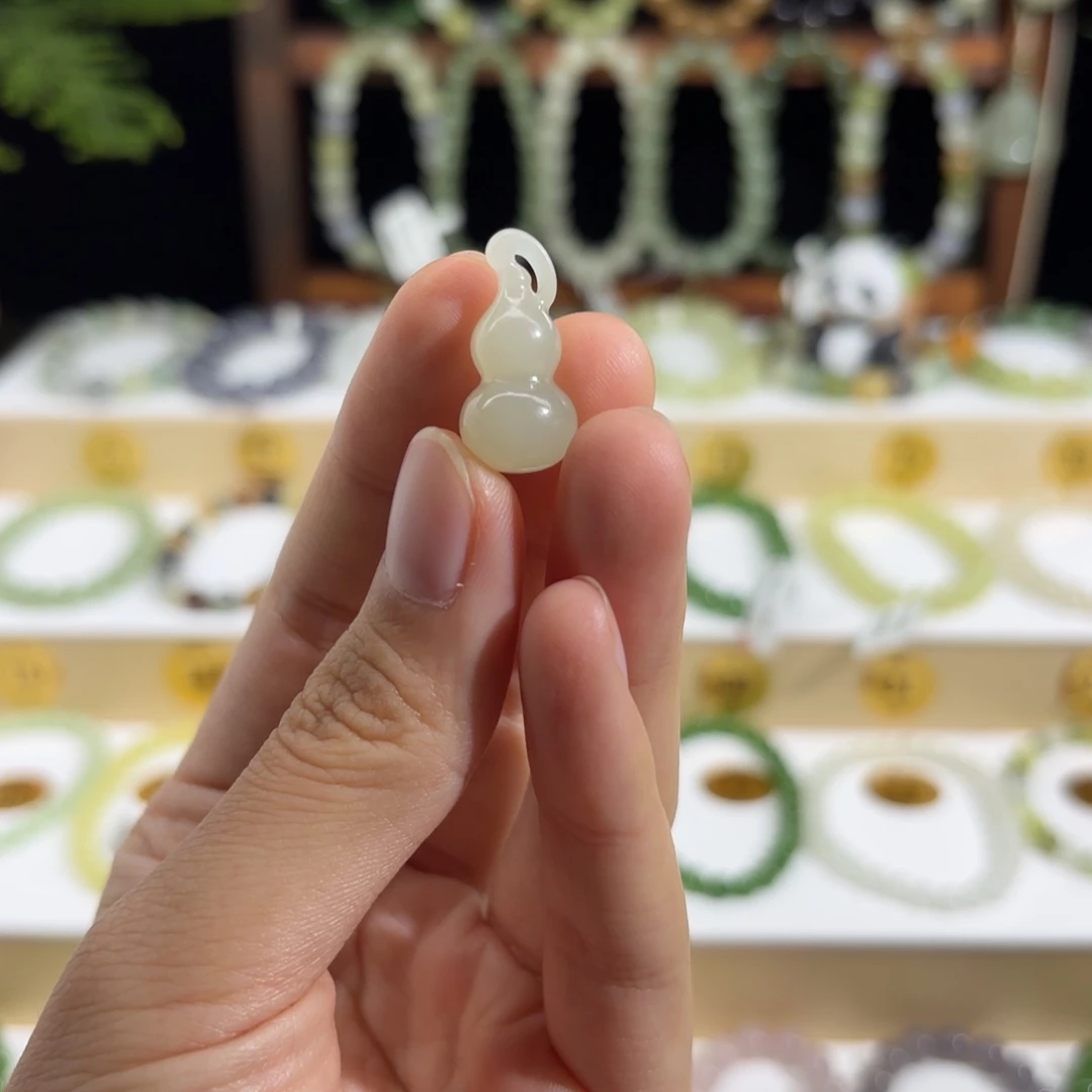 王***瑶和田玉未镶嵌手链