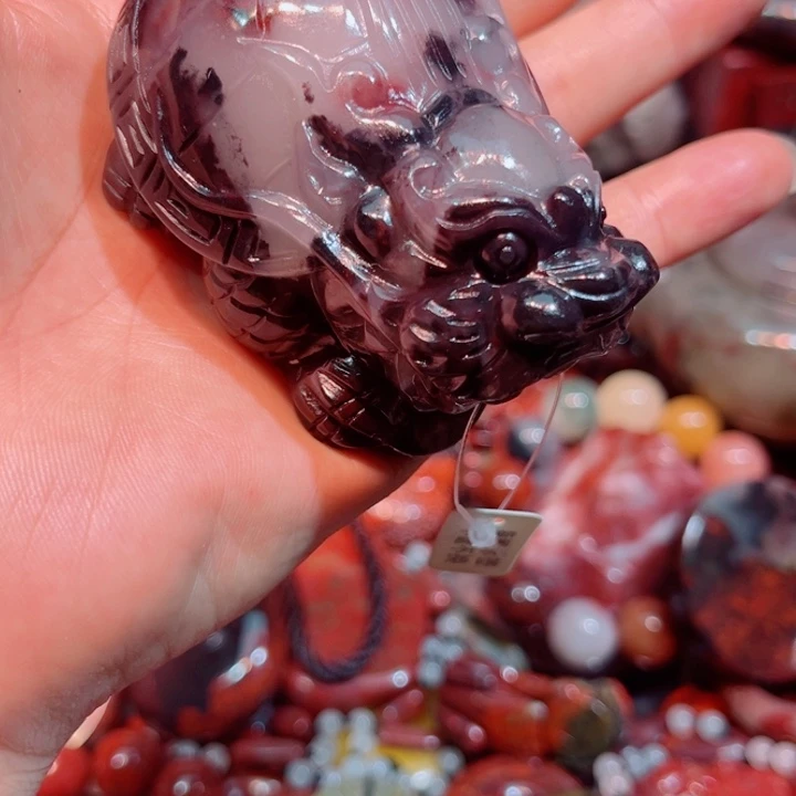玉桂林鸡血玉手玩件