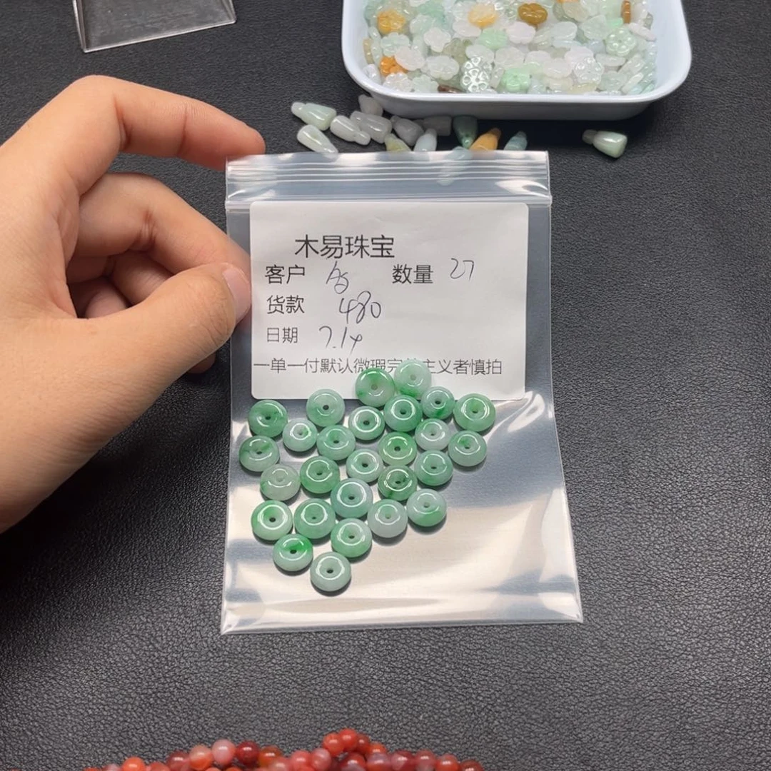 南红玛瑙未镶嵌颈饰多*