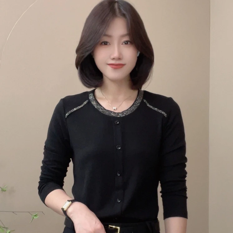 4501秋季新款百搭休闲纯色圆领烫钻长袖T恤修身时尚打底衫女