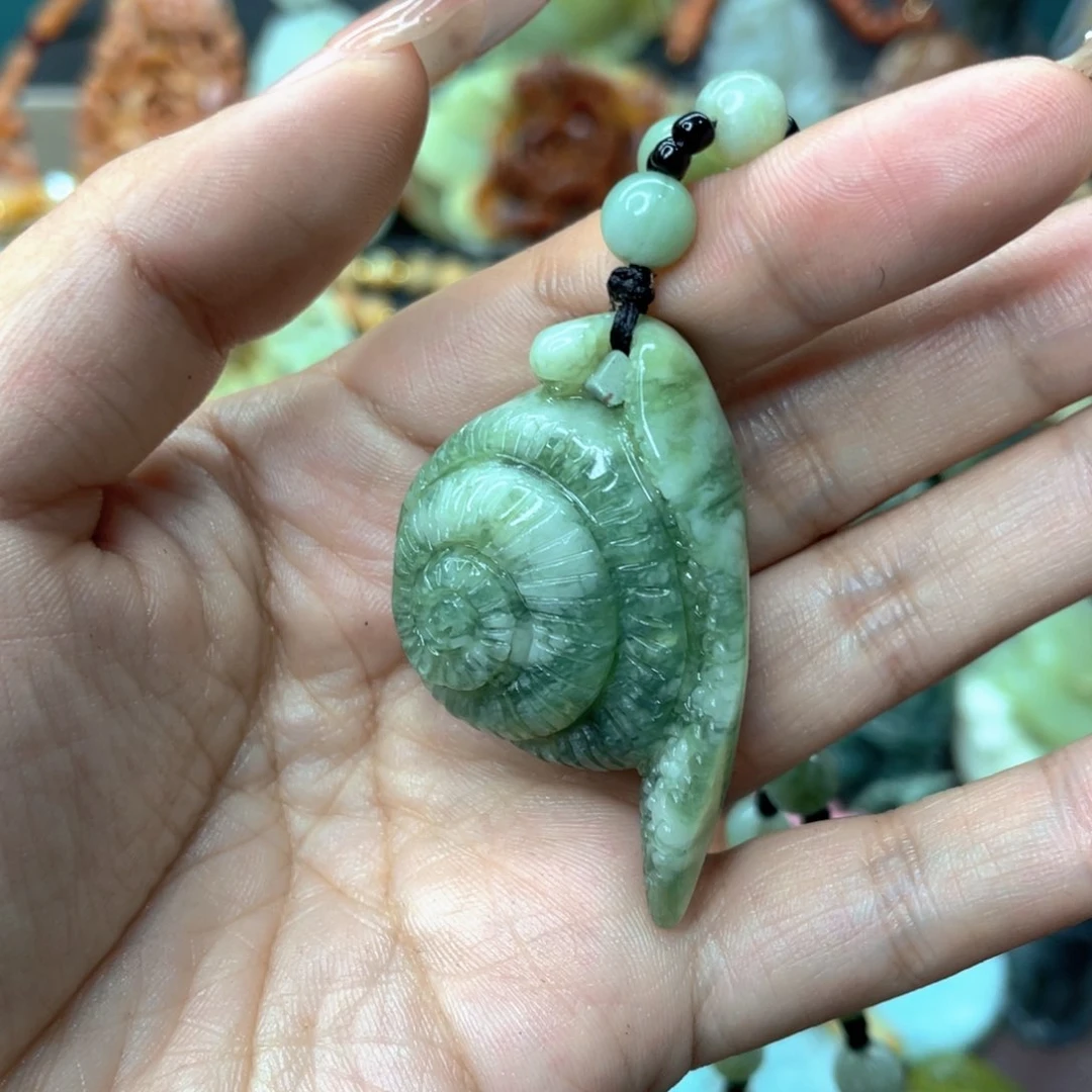 蛇纹石玉颈饰未镶嵌