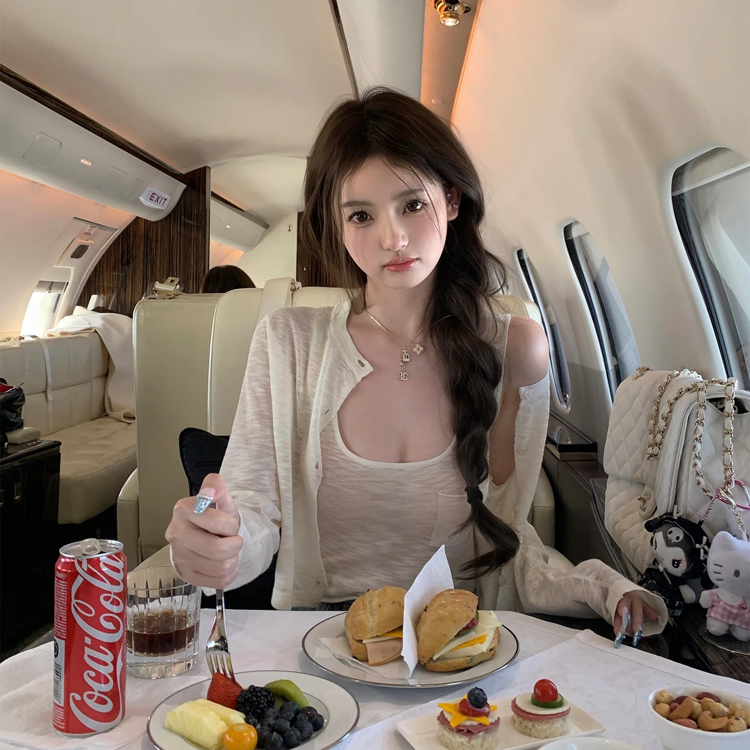 你的懒懒llan【Coco Beach】三色轻薄开衫大U领背心套装+牛仔短裤ZH