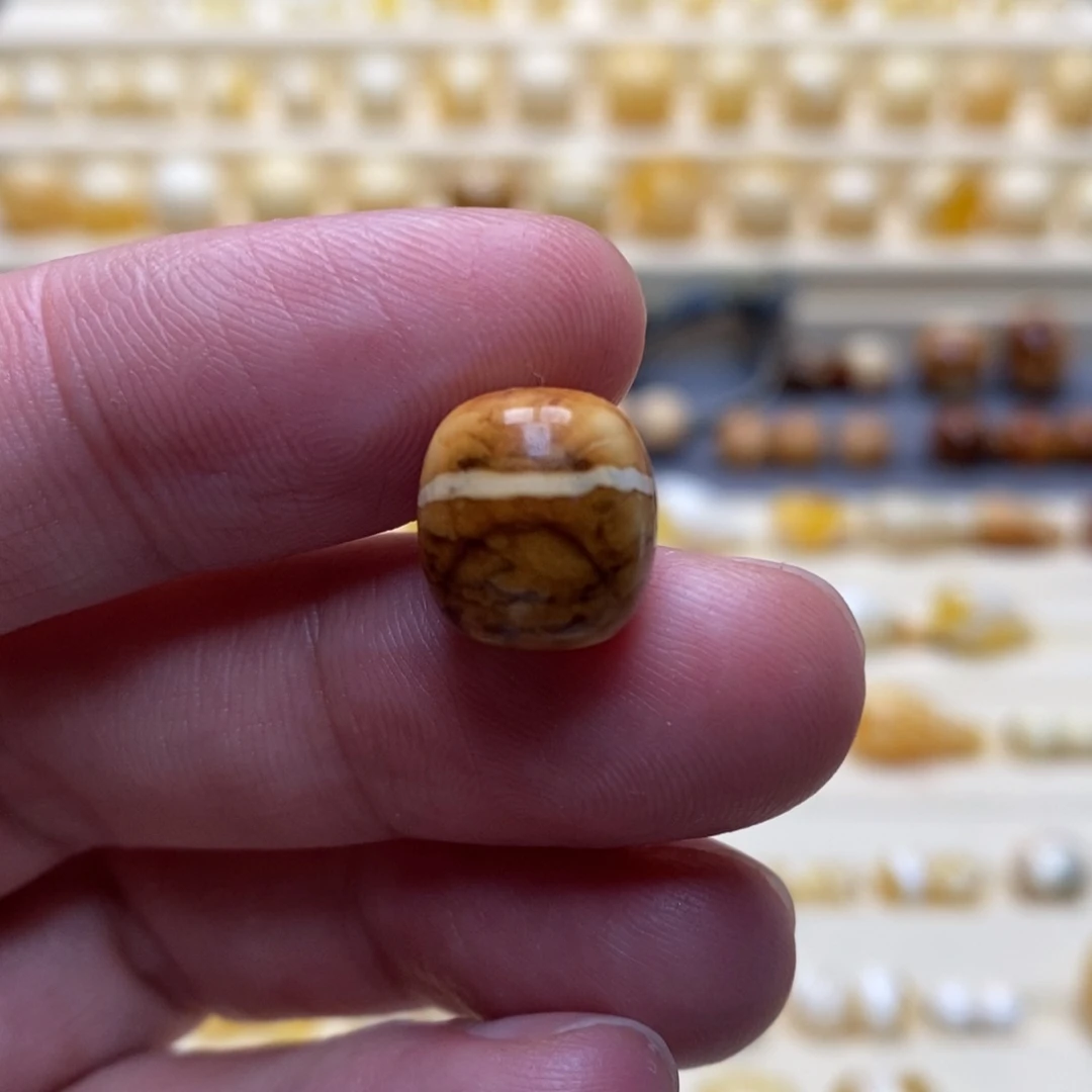 琥珀珠宝奇石未镶嵌