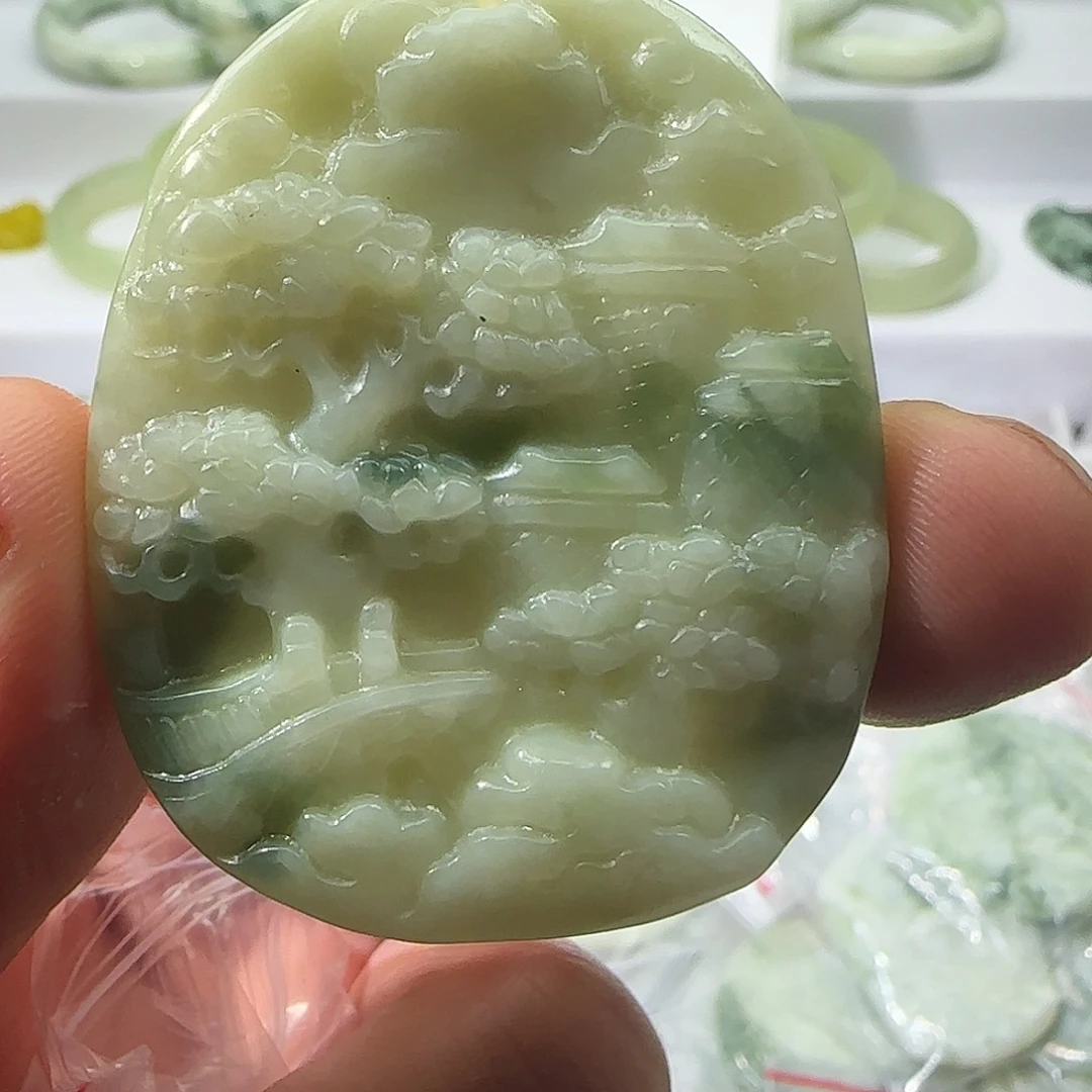 蛇纹石玉未镶嵌颈饰