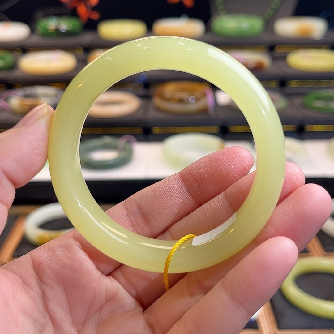 和田玉未镶嵌手镯细底黄口