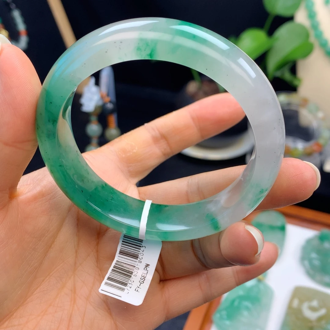 未镶嵌手镯石英质玉