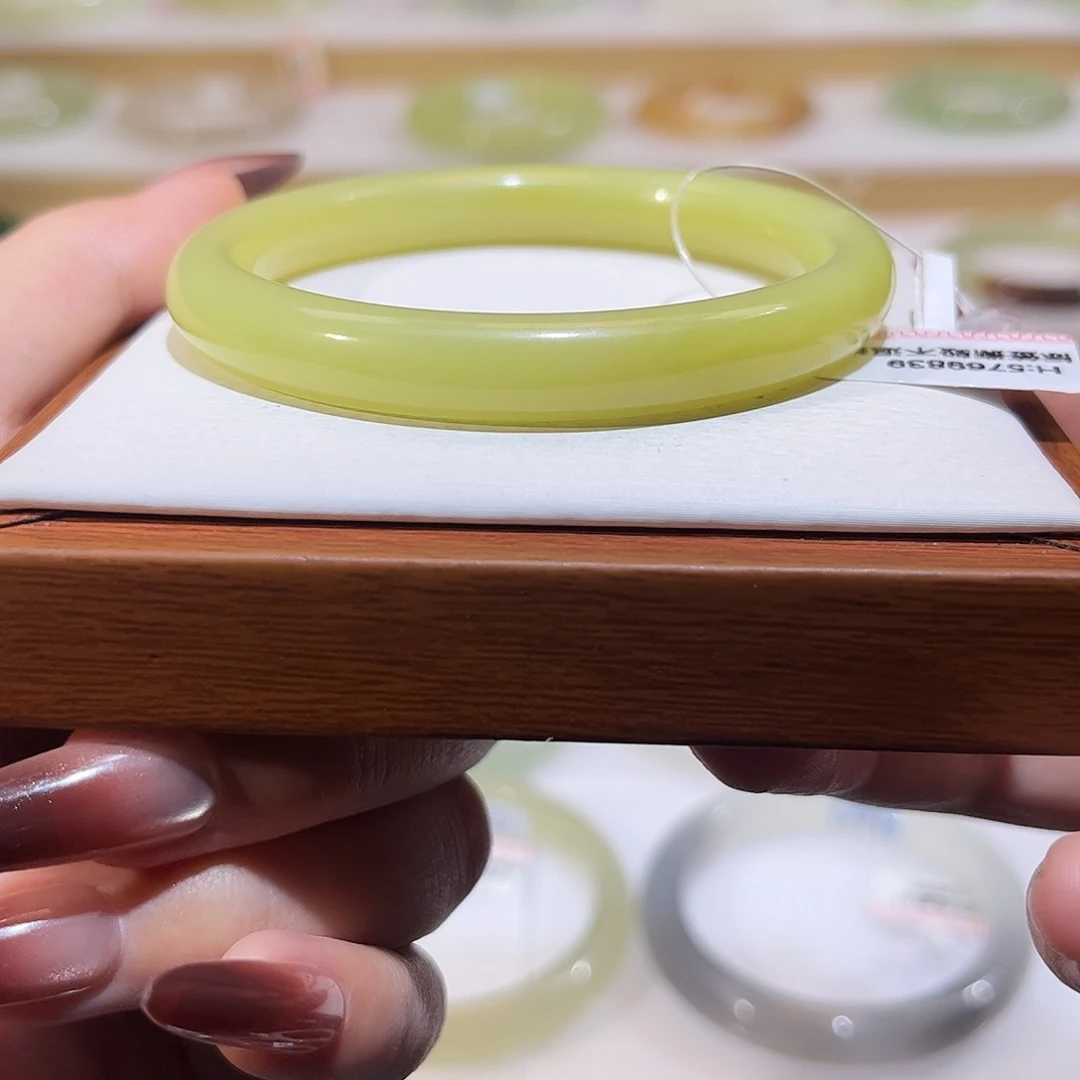 和田玉未镶嵌手镯浓黄口