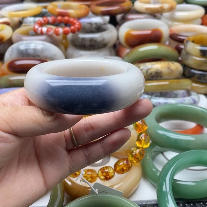 石英岩玉手镯未镶嵌渤**家