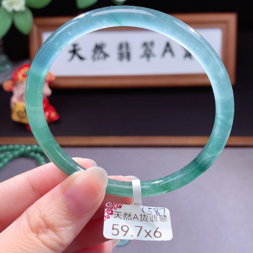 未镶嵌手镯（圆镯）翡翠