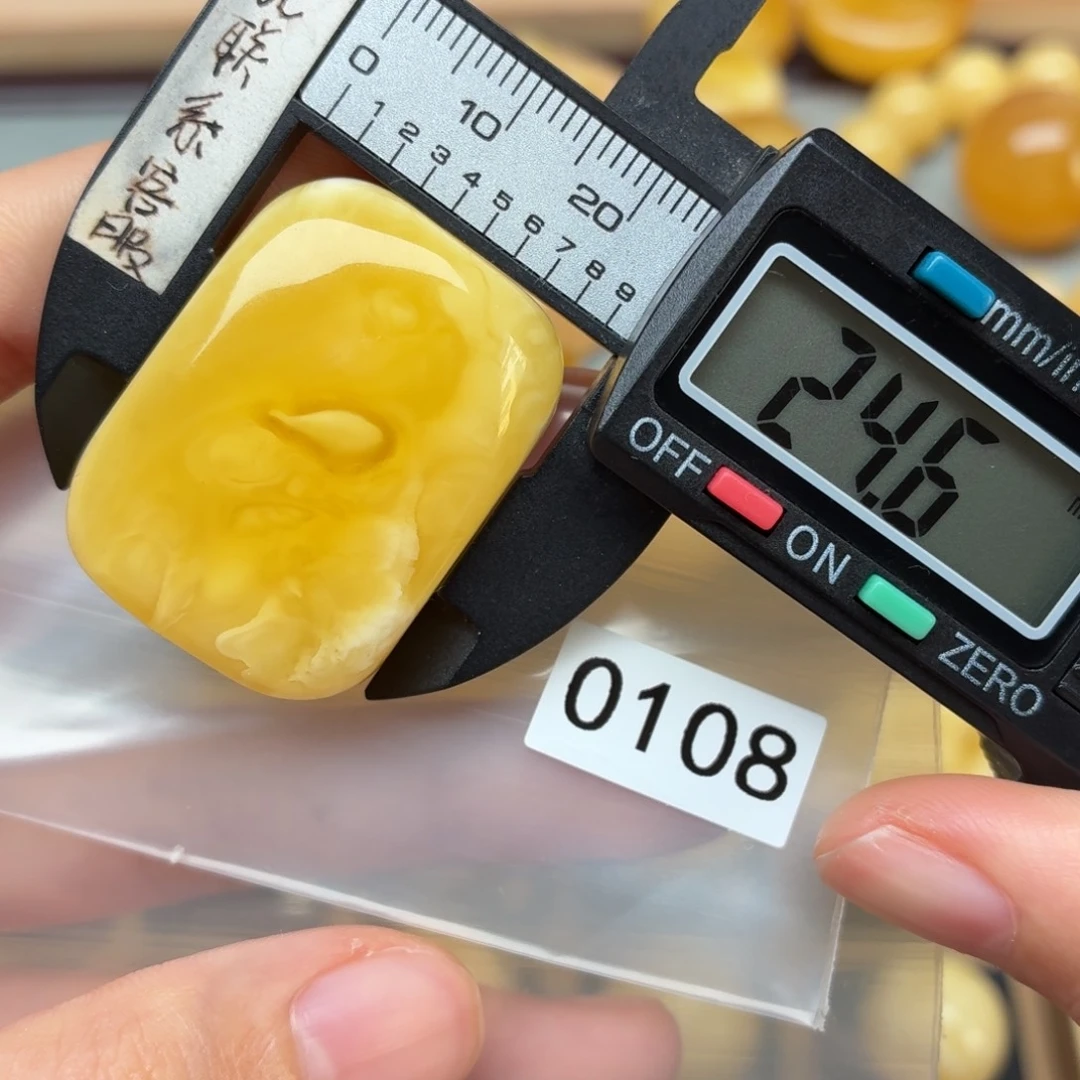 琥珀未镶嵌裸石蜜蜡牌子单面带皮