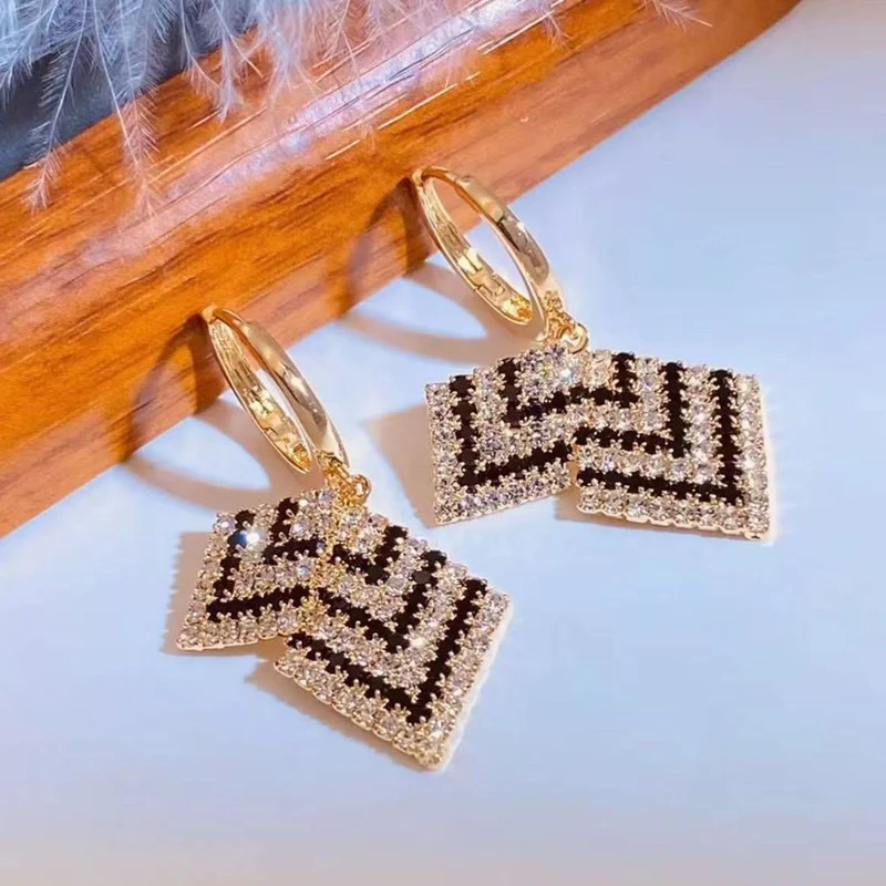 铜合金锆石耳饰 气质超闪满钻黑白色菱形耳环奢华长款显脸瘦耳扣