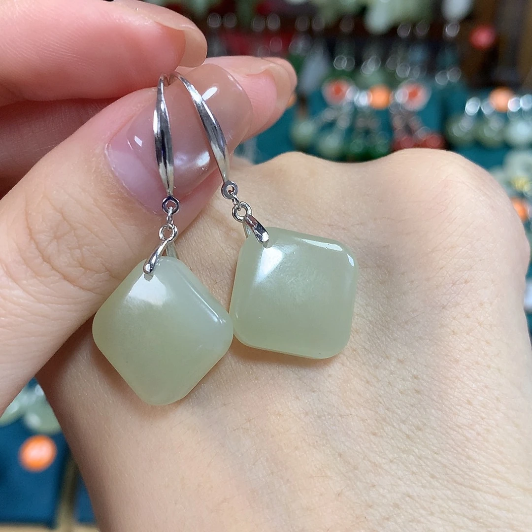 和田玉银S925镶嵌耳饰方糖卡15左右