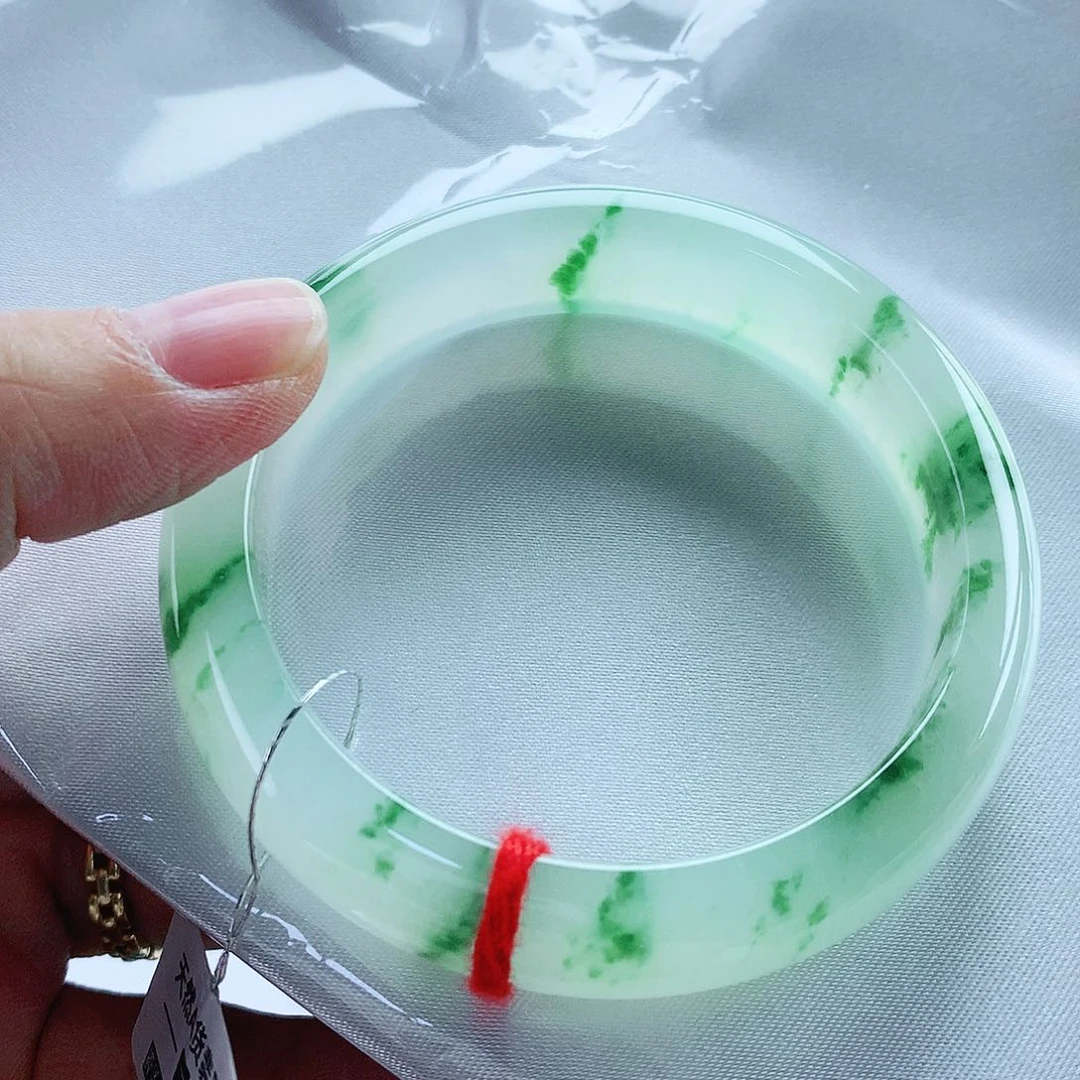 翡翠手镯未镶嵌53圈