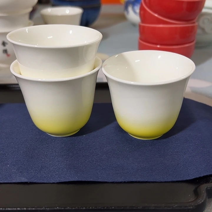 渐变黄色杯子1111111