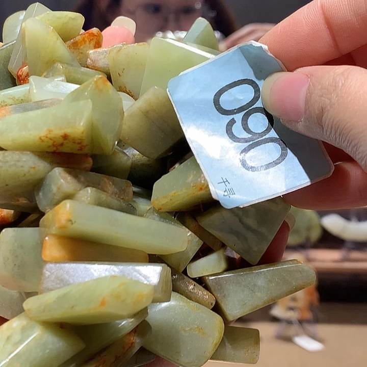 用***4和田玉未镶嵌颈饰