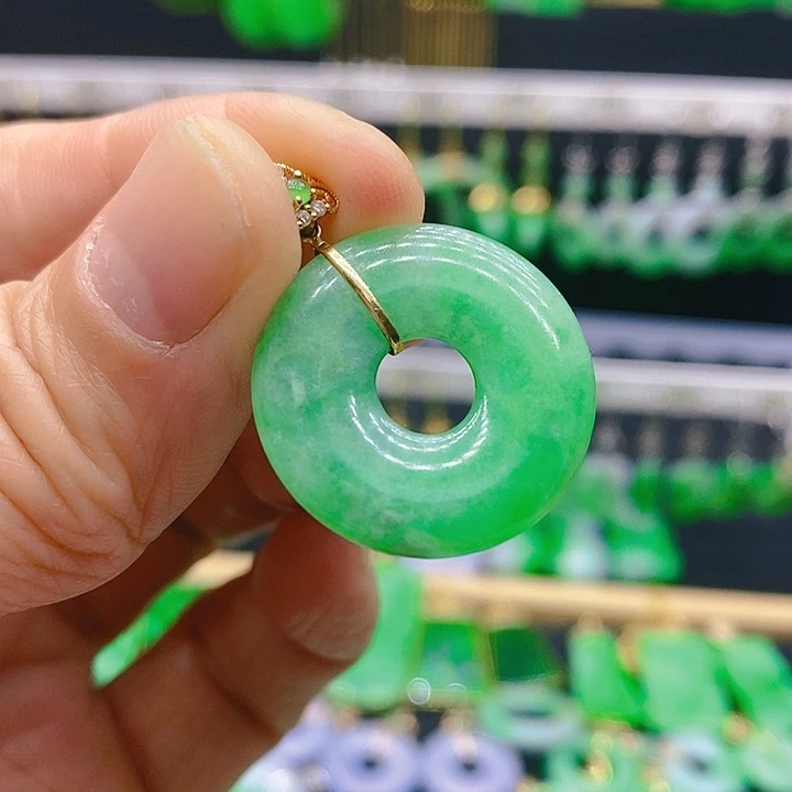 翡翠吊坠(赠链)18K金镶嵌吊坠