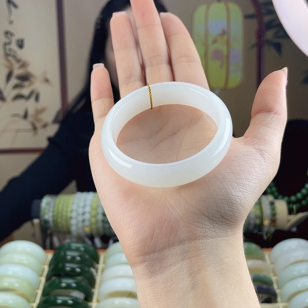 和田玉未镶嵌手镯