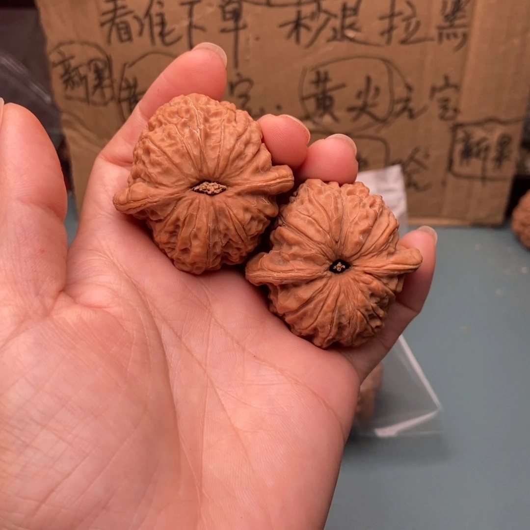 桂***源文玩核桃吊坠血麒麟61