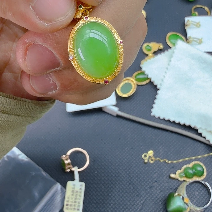 和田玉（碧玉）颈饰银S925镀金镶嵌