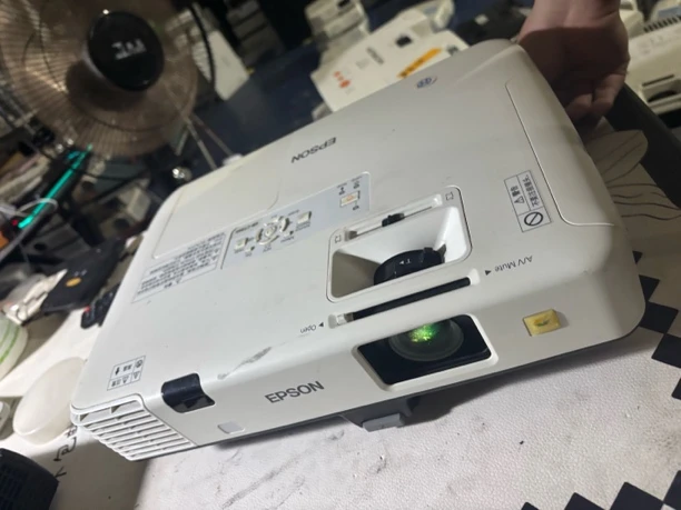 9新  二手 4000流明爱普生投影仪 运费自理