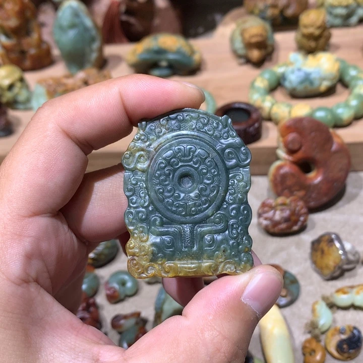 未镶嵌岫岩河磨玉（透闪石质玉）挂件草*＆