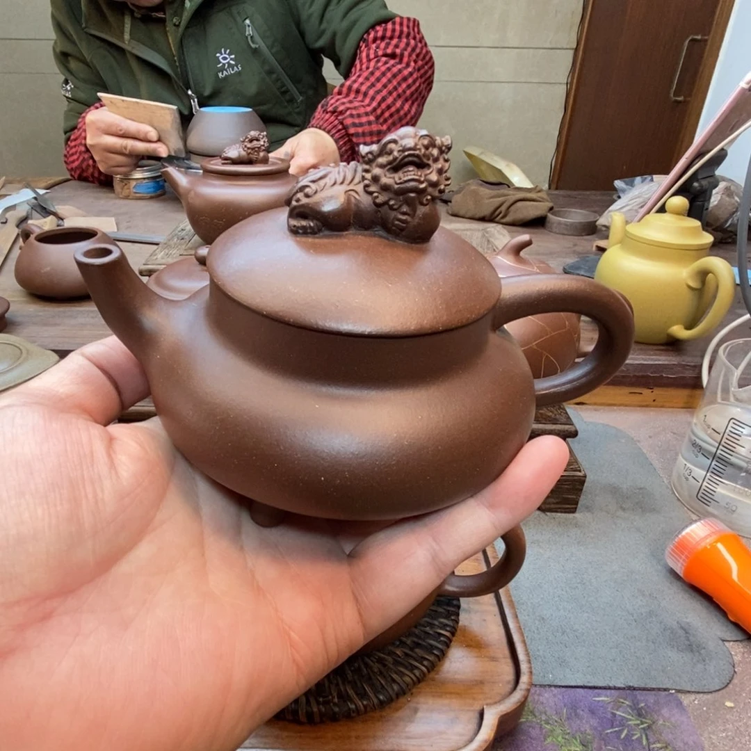 爱***鱼紫砂茶壶鼎狮壶（原矿底槽青230cc）