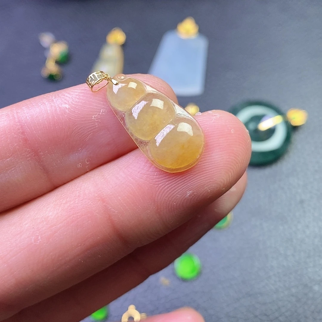 颈饰18K金镶嵌翡翠