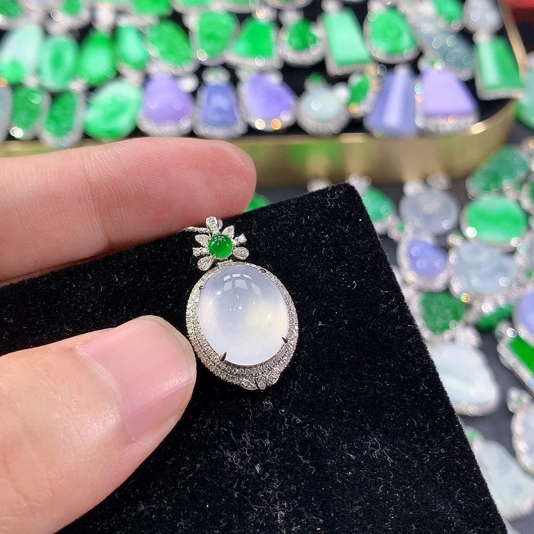 翡翠18K金镶嵌颈饰