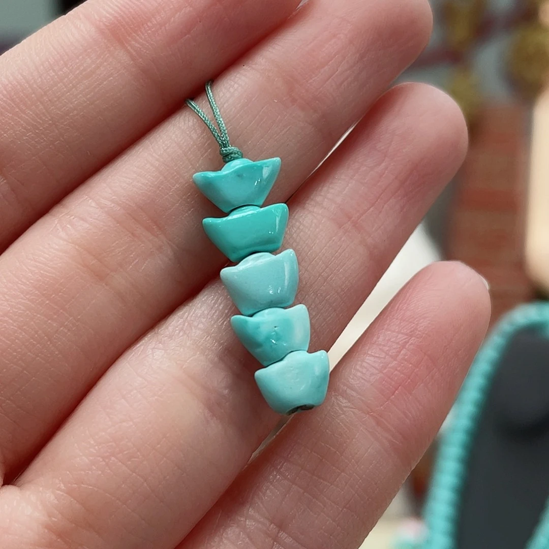 绿松石颈饰未镶嵌