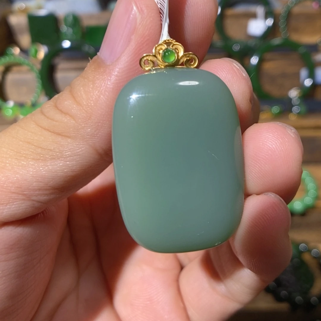 【闪购商品】吊坠(不含链)18K金镶嵌和田玉阿富汗鸭蛋青无事牌34/24