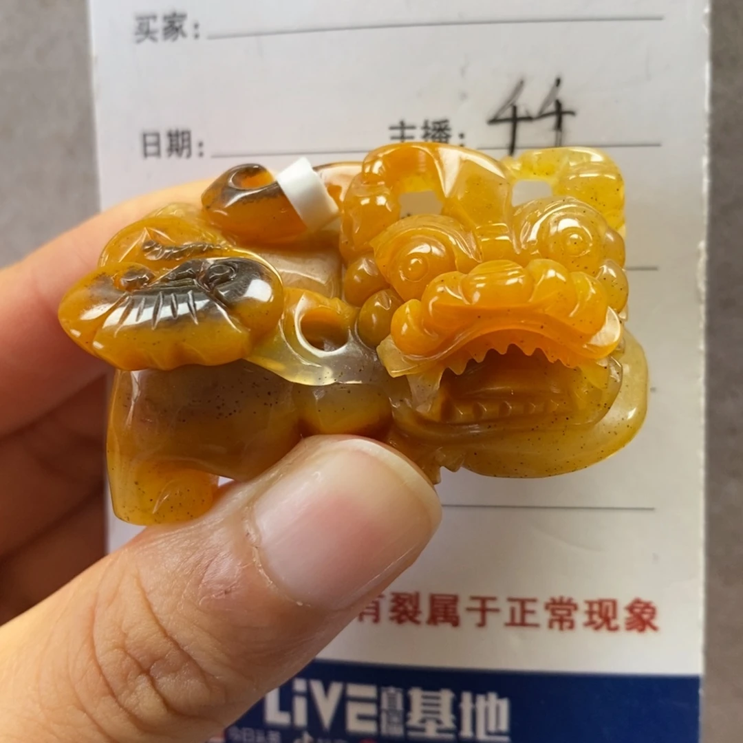 石英质玉（黄龙玉）未镶嵌颈饰