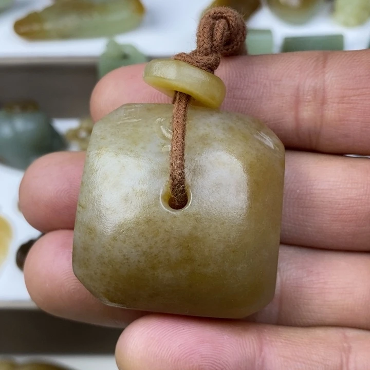 和田玉（糖玉）未镶嵌颈饰