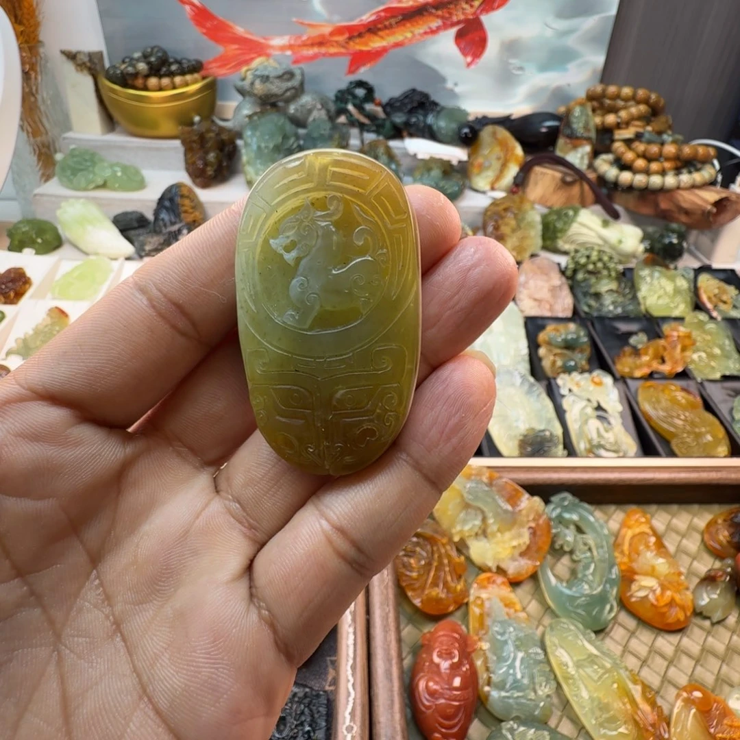 蛇纹石玉未镶嵌颈饰