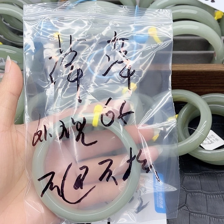 石英质玉未镶嵌手镯
