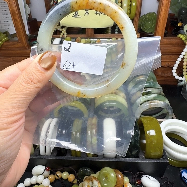 幸***随蛇纹石玉未镶嵌手镯