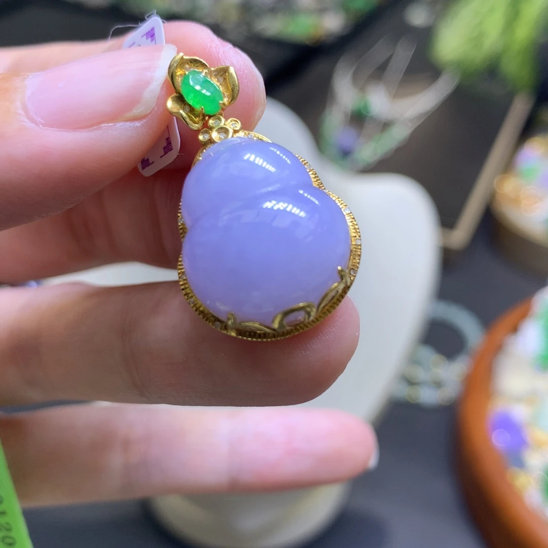 颈饰18K金镶嵌翡翠