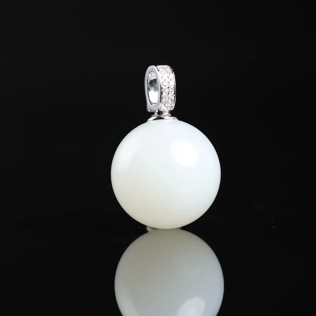 本真 | 回转 | 珍藏级精品和田玉高白特细顶俄白玉20mm大单珠吊坠