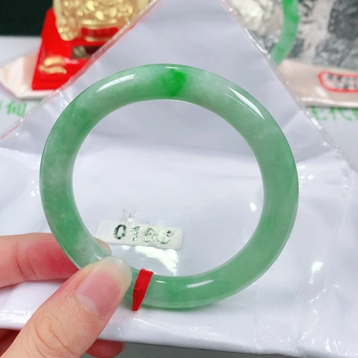 翡翠手镯未镶嵌   编号0156 圆条55