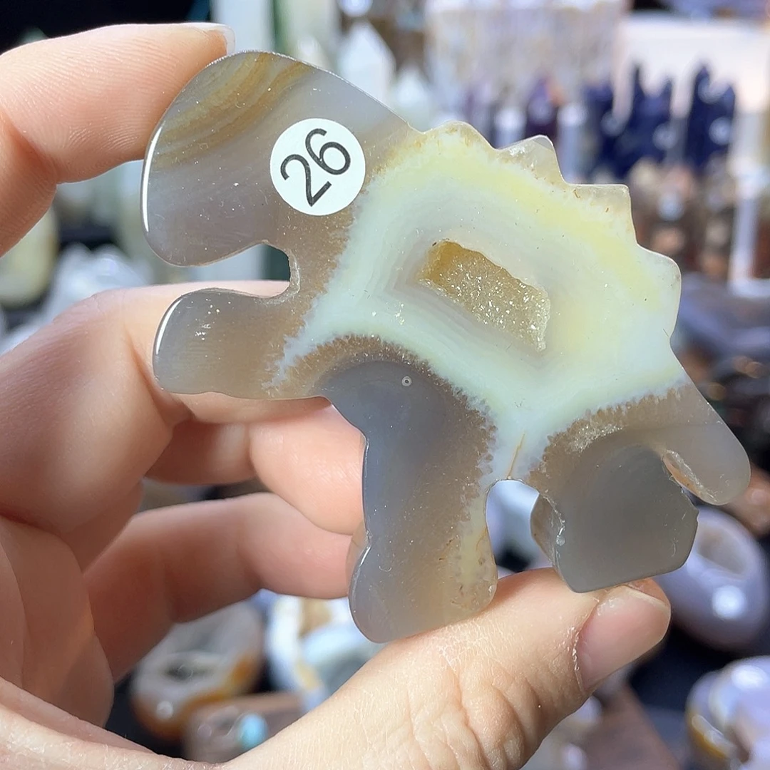 水晶码瑙晶洞小恐龙未镶嵌