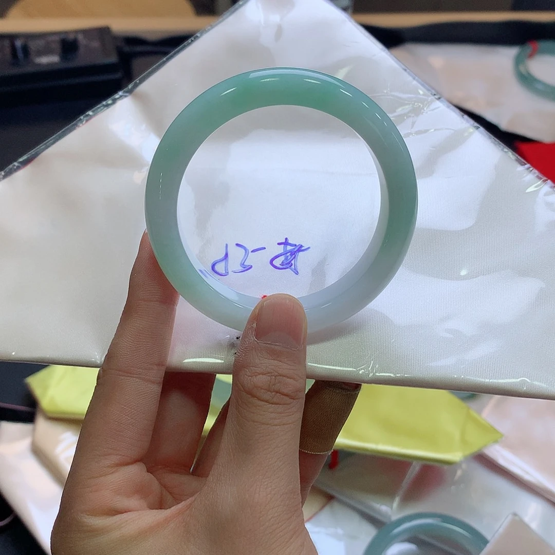 翡翠未镶嵌手镯翡翠