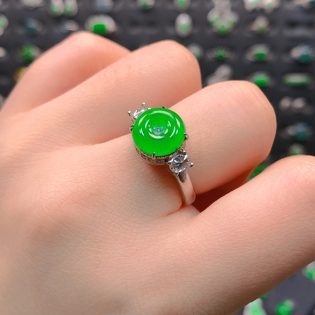 翡翠未镶嵌颈饰戒指