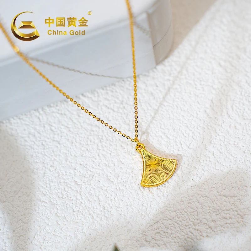 中国黄金 银杏叶黄金吊坠少女感小裙子赠银锁骨链送女友礼物1-2g