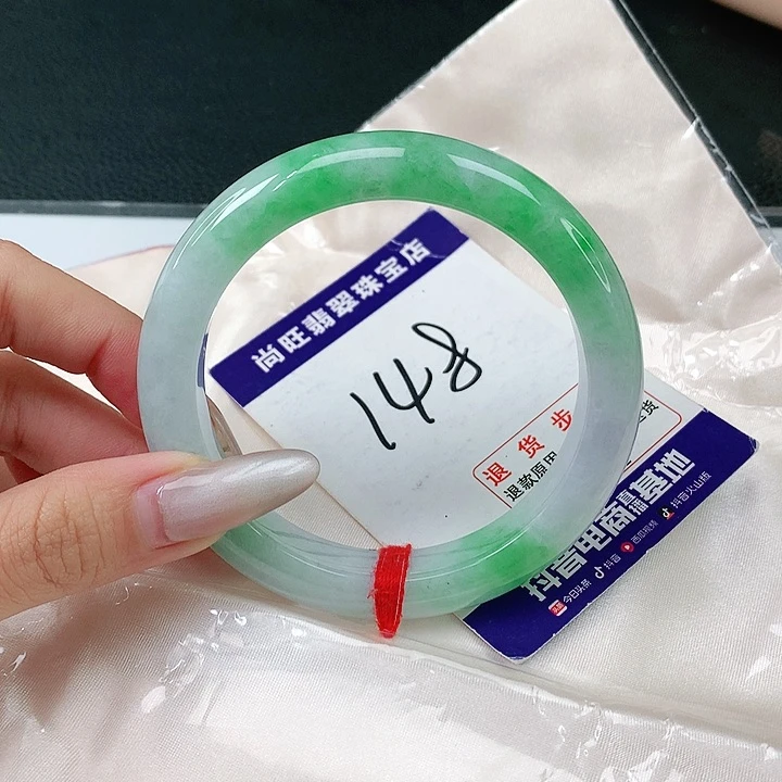 翡翠手镯未镶嵌翡翠12