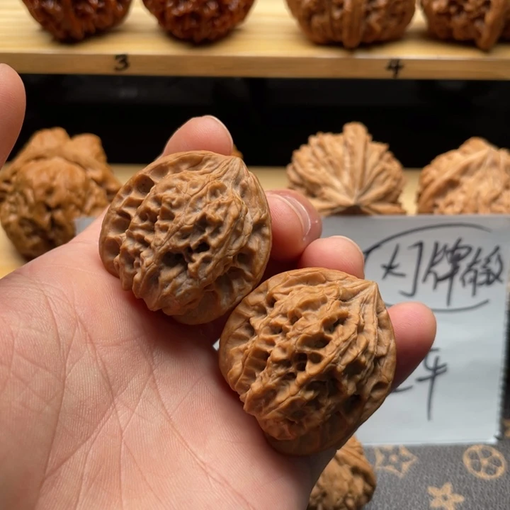 核桃火麒麟文玩核桃