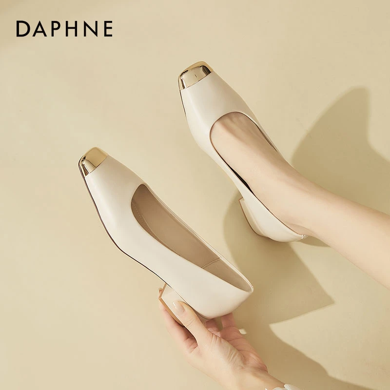 达芙妮方头单鞋女鞋2025新款春秋法式低跟时装鞋配裙子粗跟小皮鞋